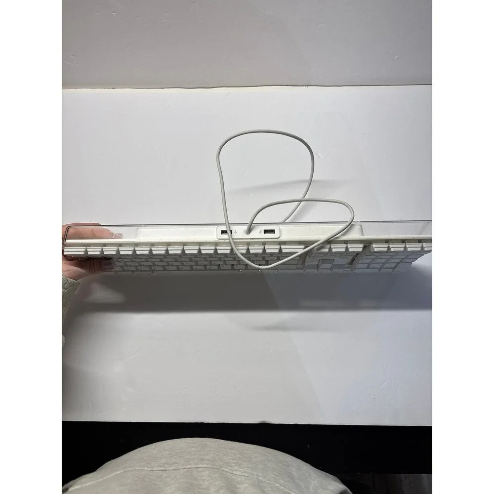 2003 Apple Keyboard A1048